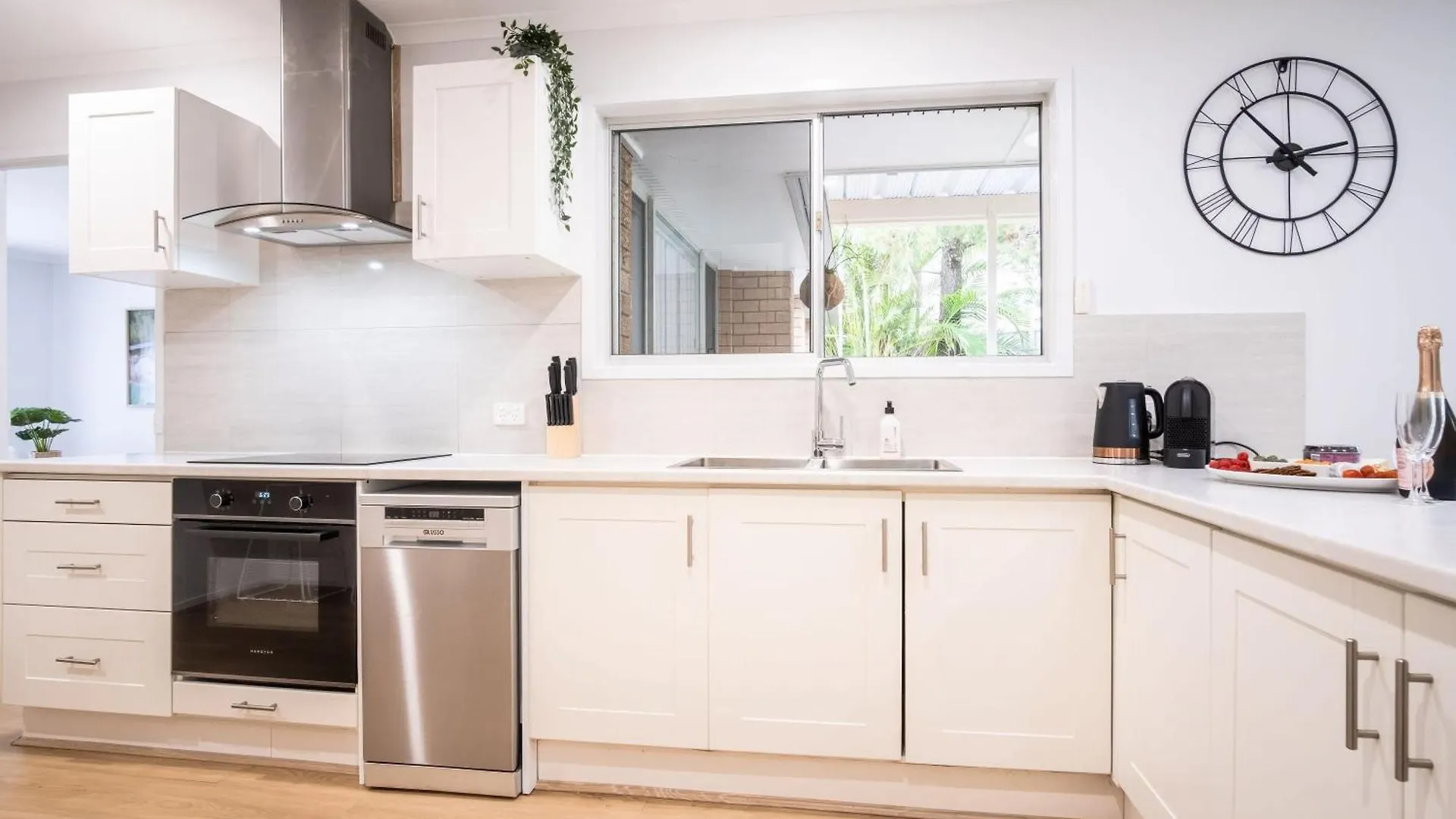קלונדרה Pet Friendly Battery Hill Home Away From Home